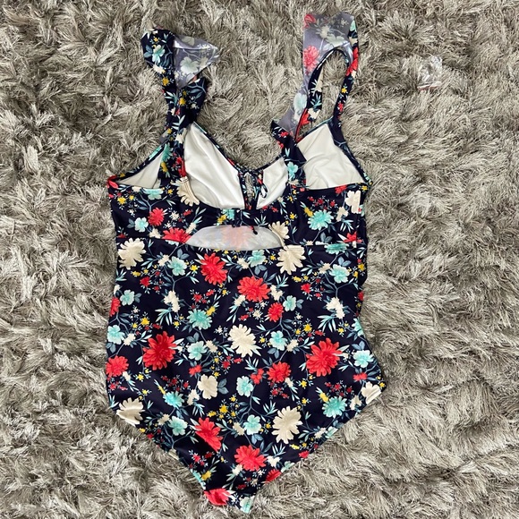 Old navy women blue floral one piece, lined bathing suit. Size 3X Plus. Used. - Picture 4 of 13